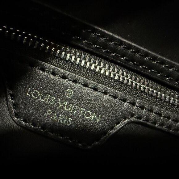 STUNNING Fashion Satchel with 2 straps (1 Reversible)-Crossbody-Dual Wear-LV BAG - Picture 6 of 9